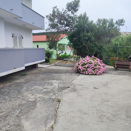 Apartment Valeria Лопар Екстериор снимка