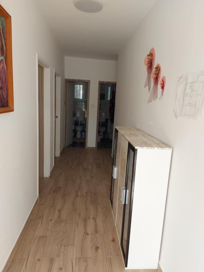 Apartment Valeria Лопар Екстериор снимка