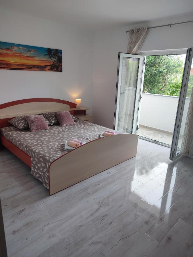 Apartment Valeria Лопар Екстериор снимка